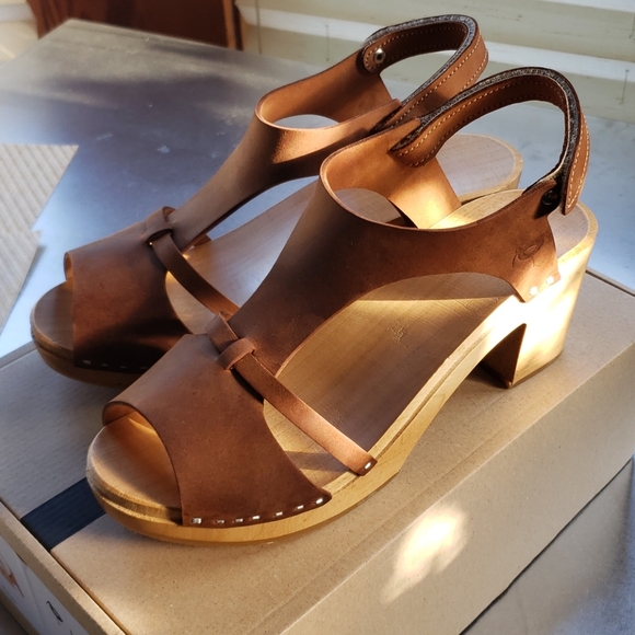 Kulik Handmade Leather Clogs - Picture 2 of 5